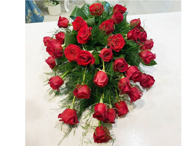 Slika Aranžman grobni crvene ruže
