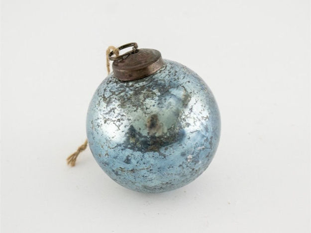 Slika Staklena kuglica 8cm plava s preljevom boja