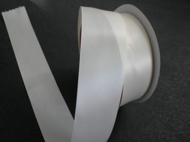 Slika Traka saten 38mm/25m premium ivory 810