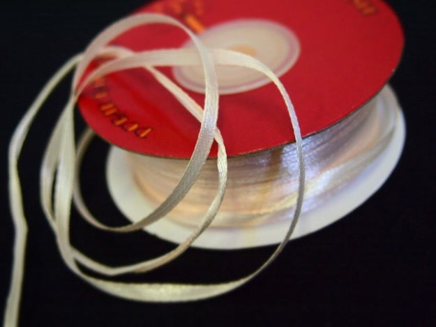 Slika Traka saten 3mm/100m standard ivory 810