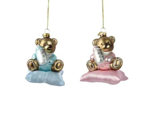 Slika Stakleni ukras medo na jastuku 7.4x h8cm; ass.