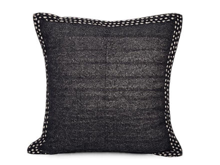 Slika Dekorativna jastučnica 50x50cm; crna s ukrasnim rubom